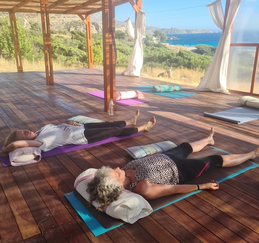 yoga i paviljong