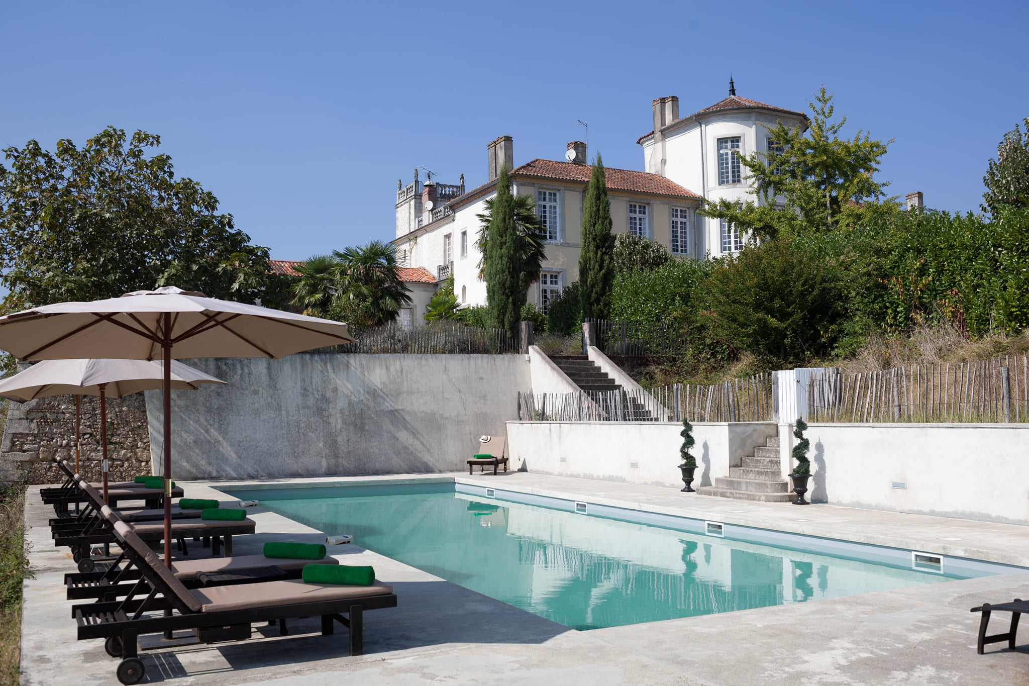 velkommen til slottsyoga i Sør-Frankrike