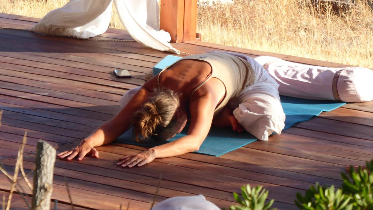 yoga i paviljong 