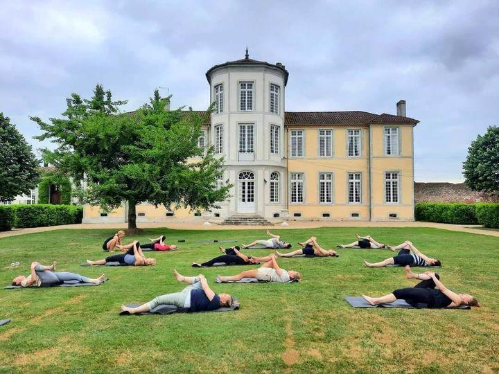 yogagruppe på slottet